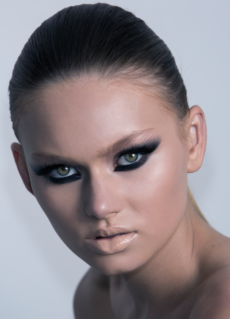 natasha-denona-winged-smoky-look