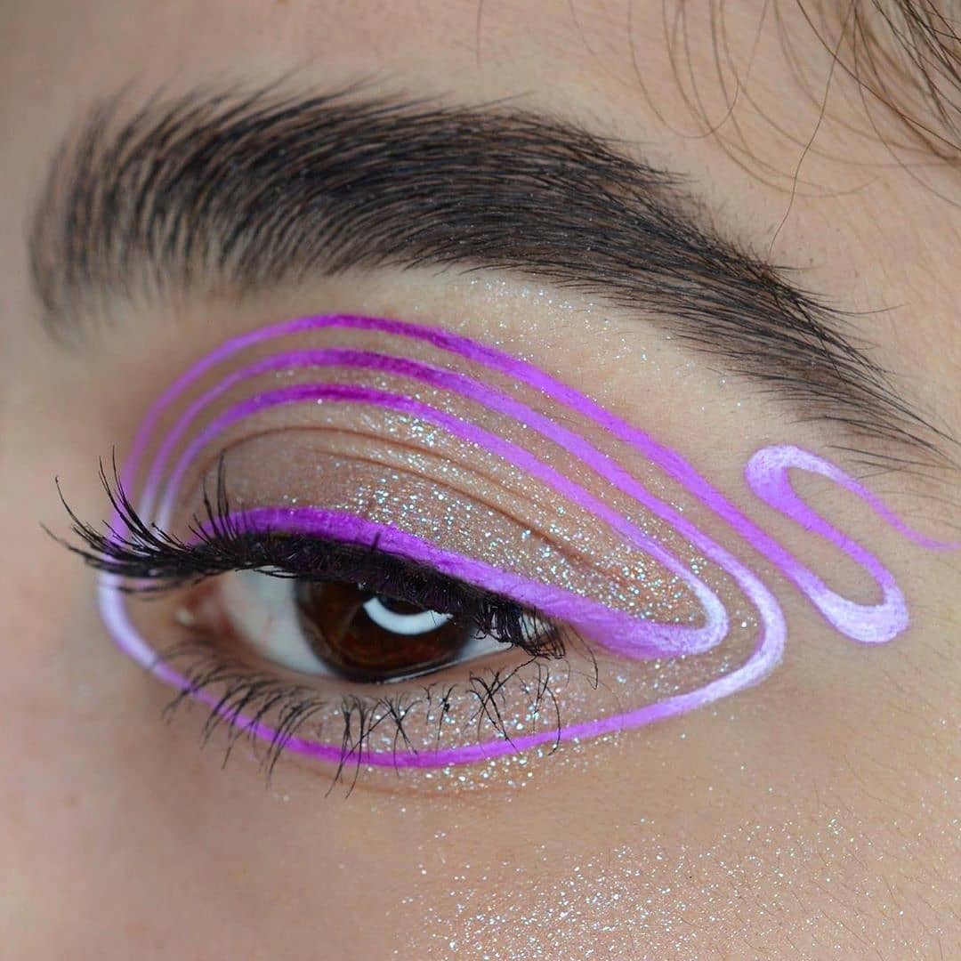 47 Cute Makeup Looks to Recreate : Soft Lilac + Shimmery Graphic Line