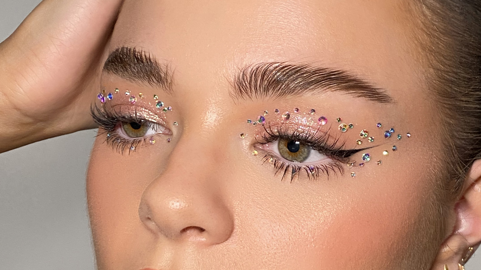 Full Face Makeup With Glitter Eyeshadow 