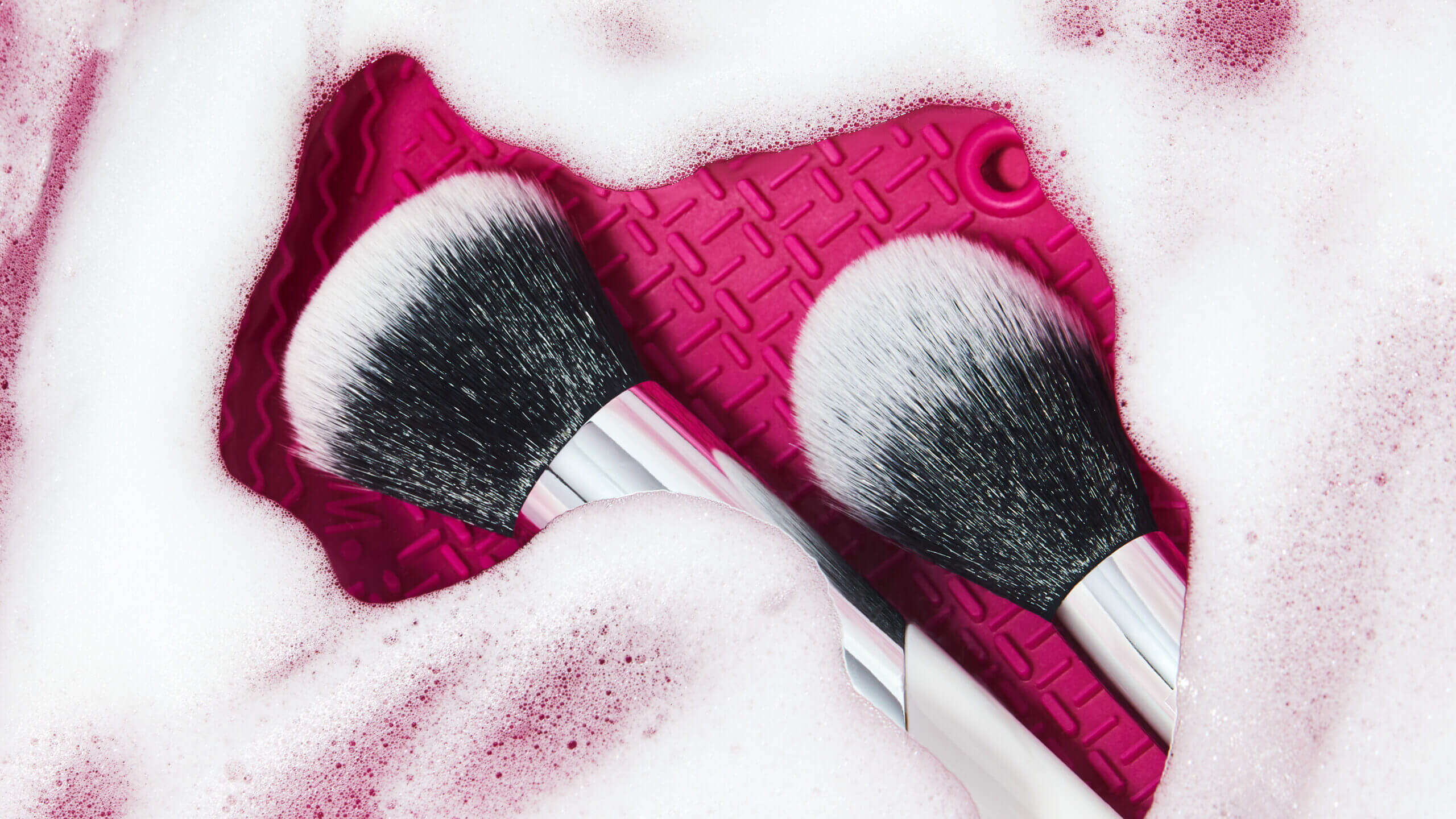 How to Clean Makeup Brushes and Sponges