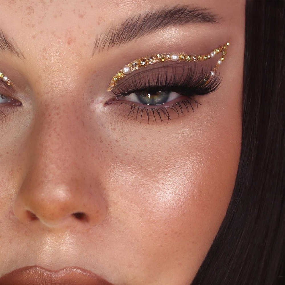 gold makeup