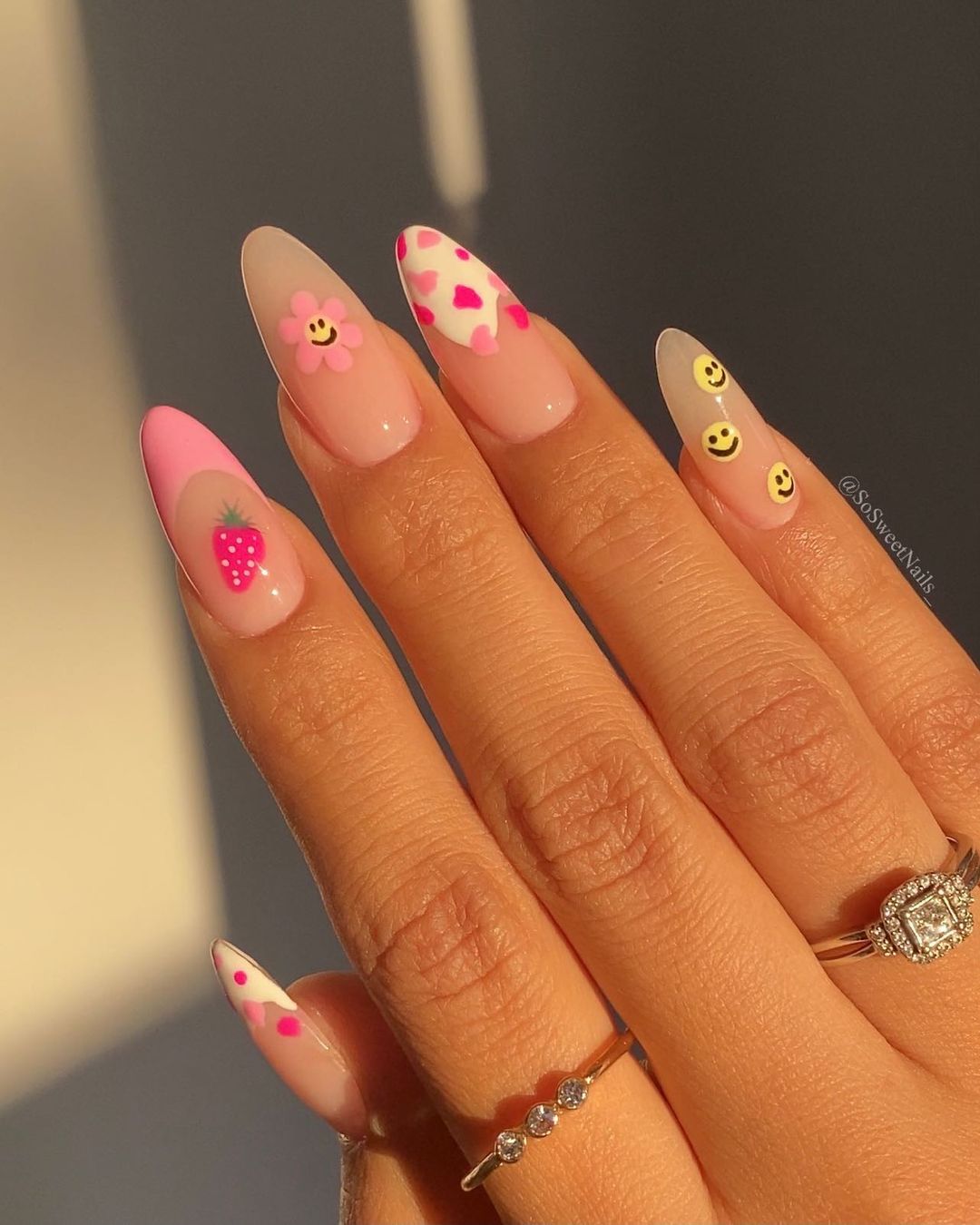Inspiring Yellow Nail Designs for Hands and Toes Worth Exploring