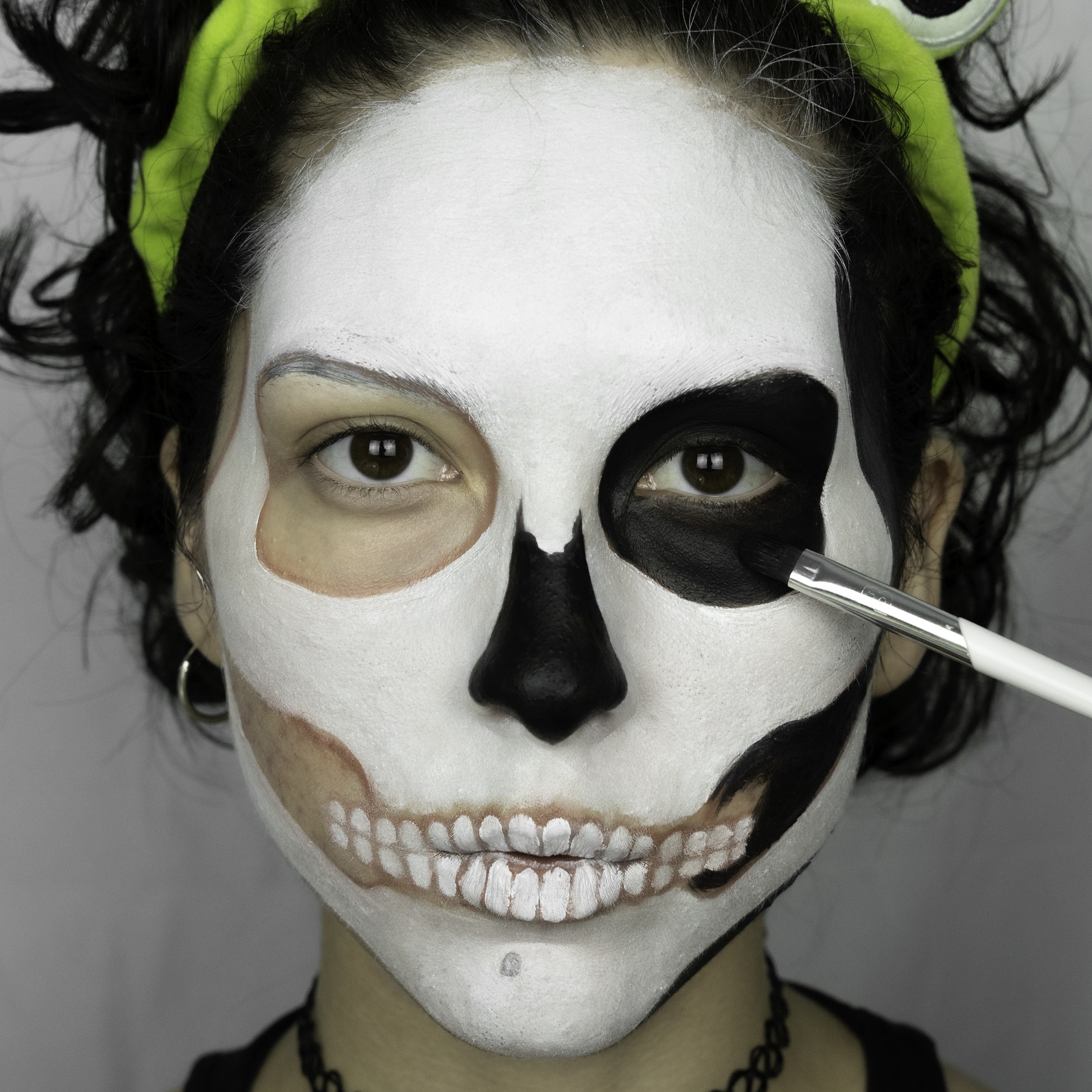 easy skeleton face paint