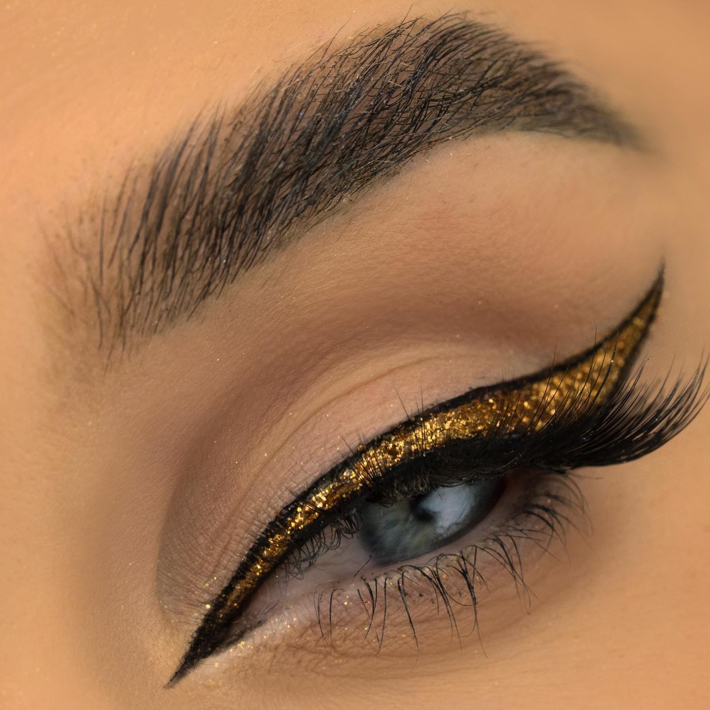 12 Gold Eyeshadow Looks To Try Beauty