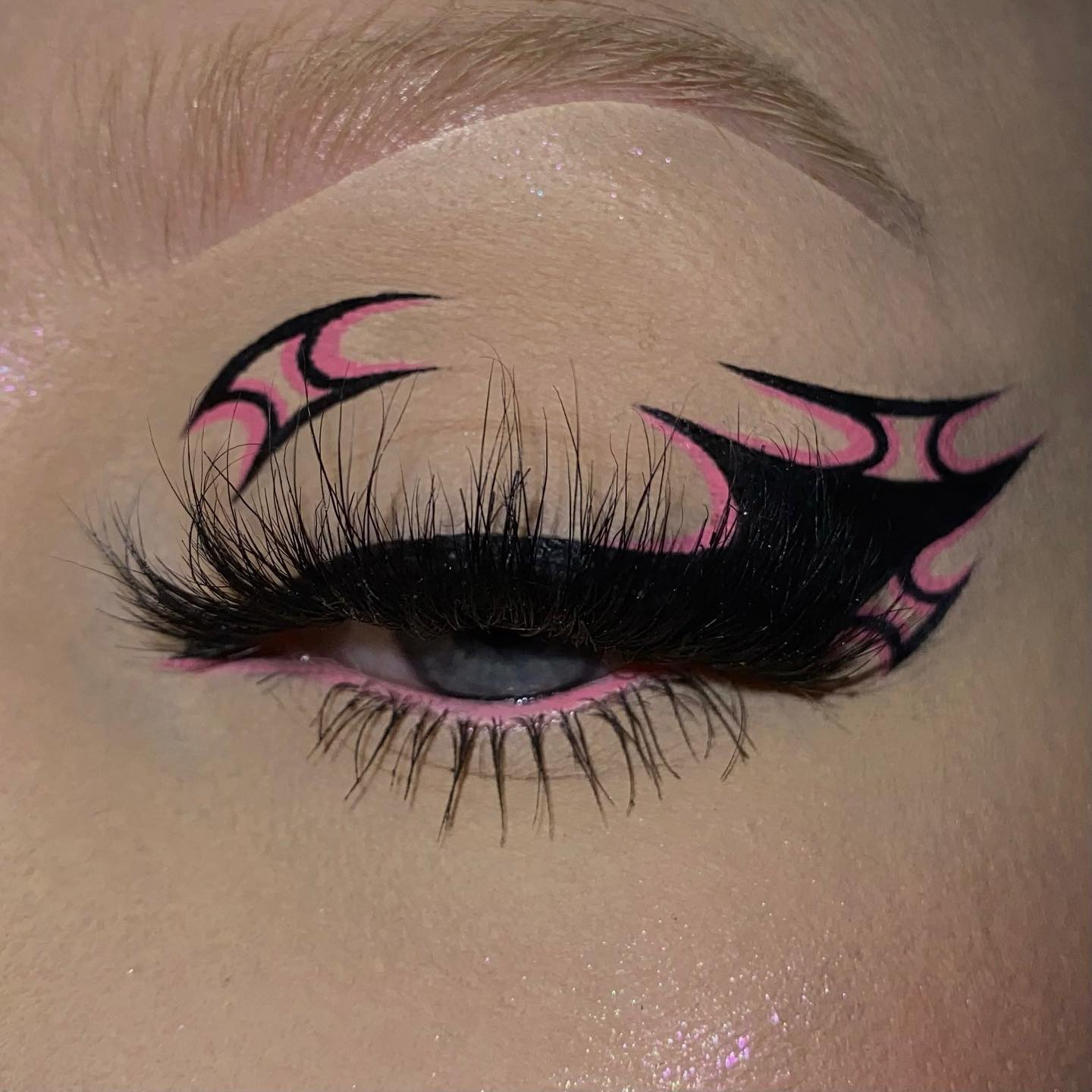 Trend to try: Graphic liner