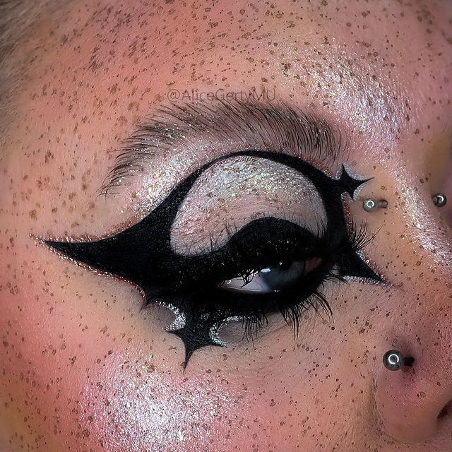 grunge eyeliner