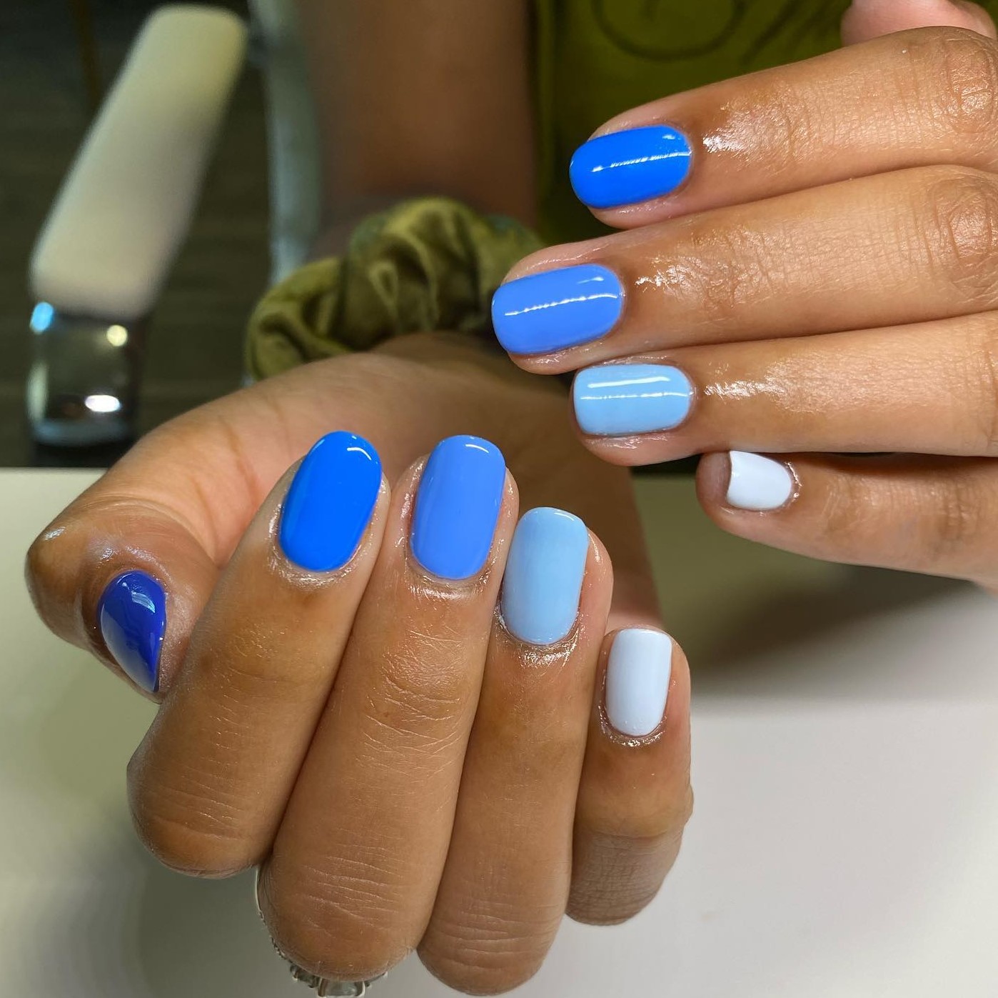 Blue Essie Gradient Nails For WinkDay - Tea & Nail Polish