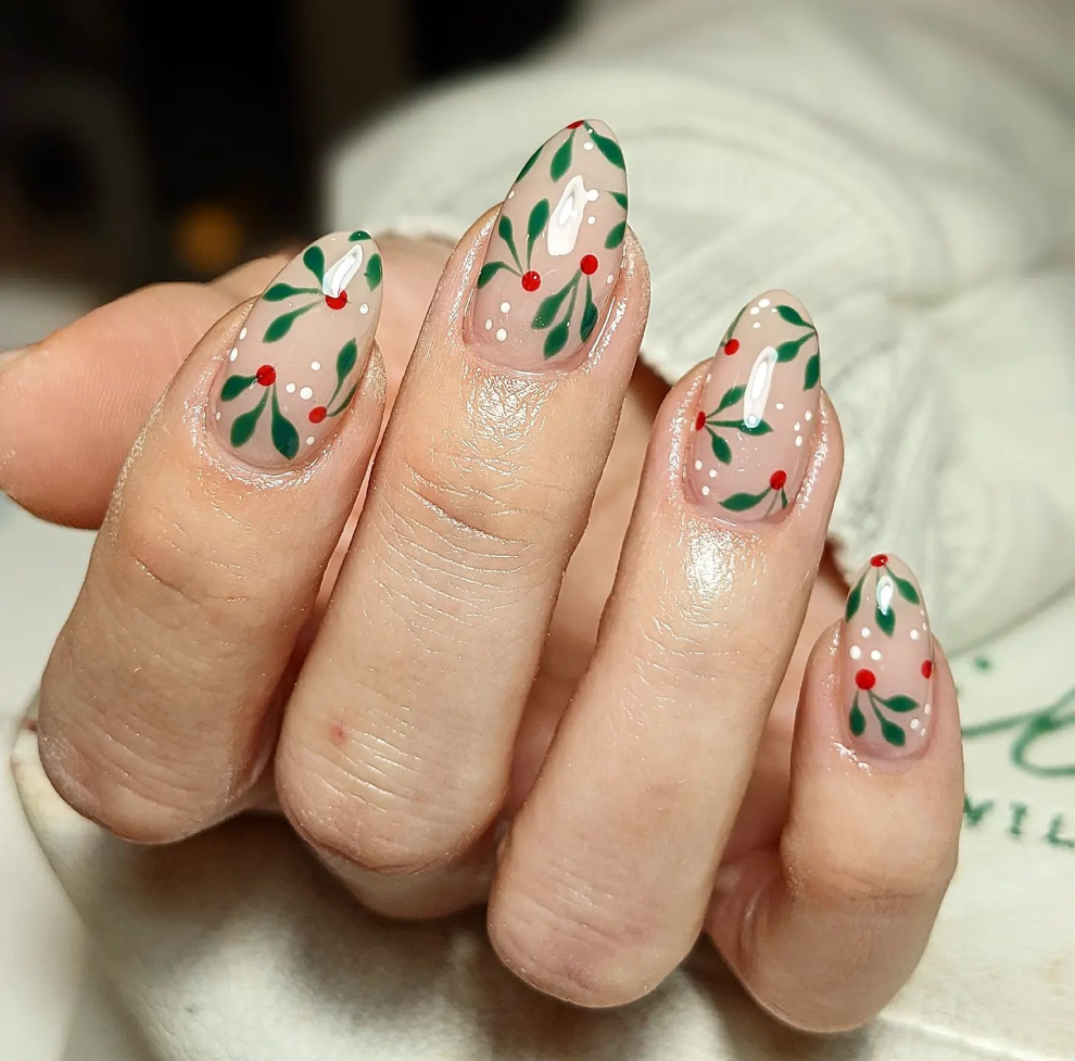 25 Christmas-Themed Nail Designs To Get You In The Holiday Spirit - Elle  India