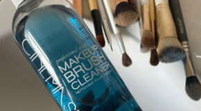 We're Obsessed With... This MUA-Approved Brush Cleaner