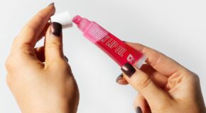 The Top 5 Benefits Of Using A Lip Oil