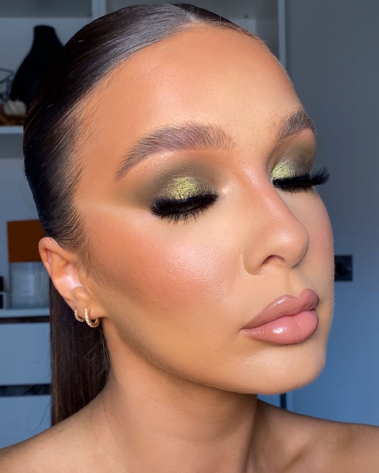 ✨Beautiful makeup inspired for a green prom dress✨ Follow for more makeup  ideas ☺️ . Palette @jcatbeauty Gloss @italiadeluxemakeup… | Instagram